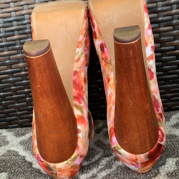 Jeffrey Campbell Foxy Fab Watercolor Floral Platform Sandals - Picture 13 of 16